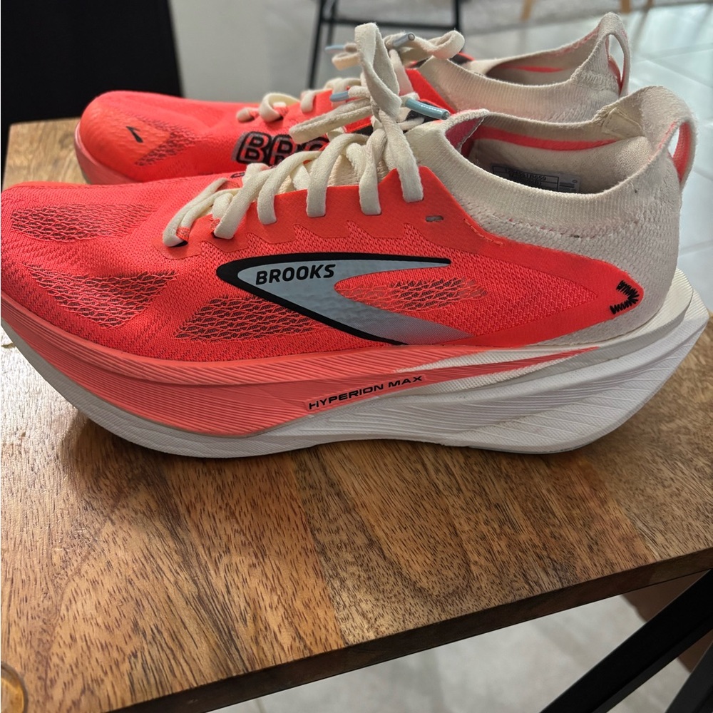 Brooks Women's Vibrant Red Athletic Shoes
Hyperion Max